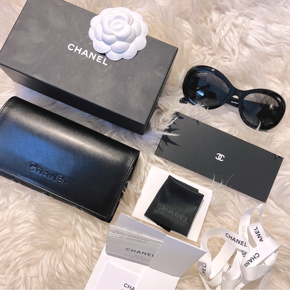 Like new Chanel Sunglasses - Picture 1 of 6
